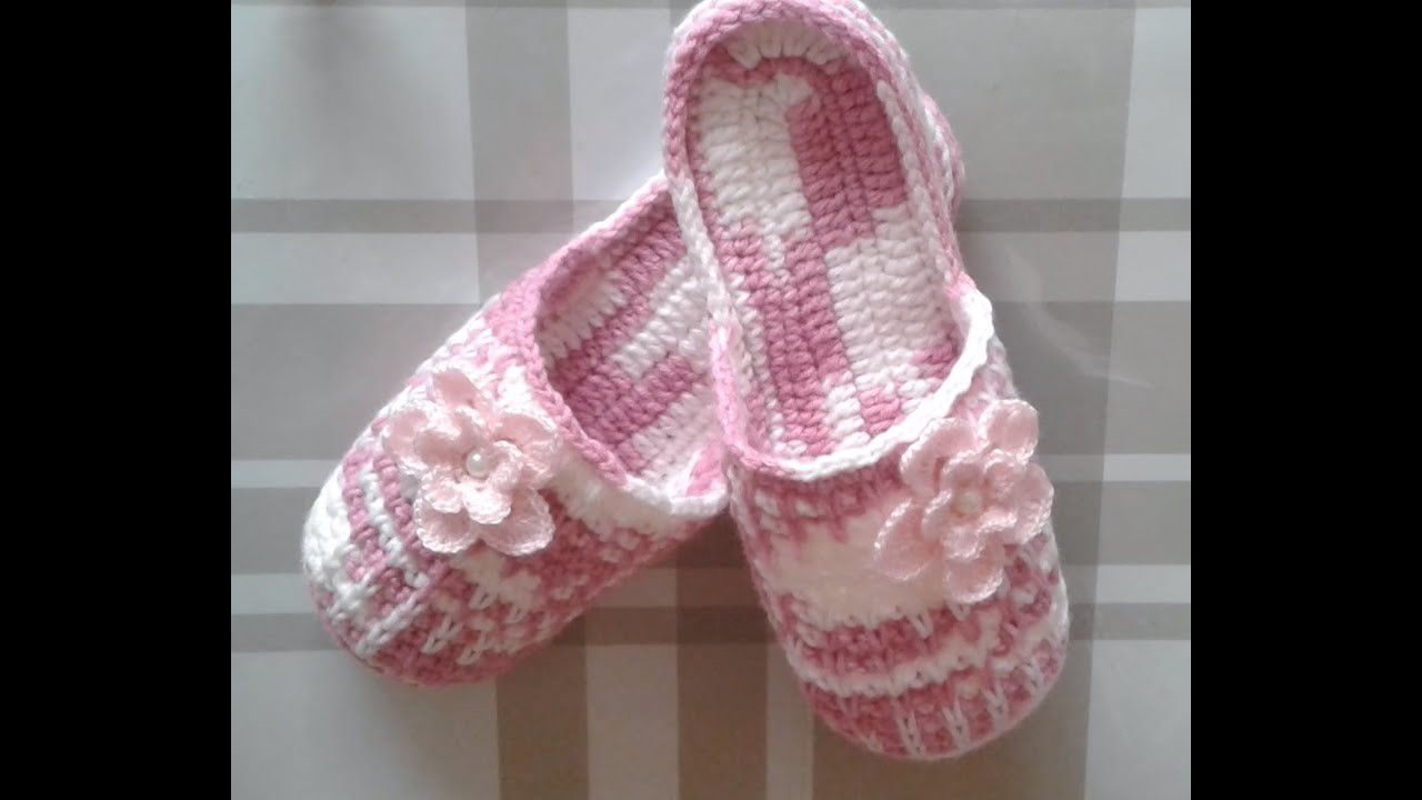 BABUCHA ROSA TEJIDA A CROCHET