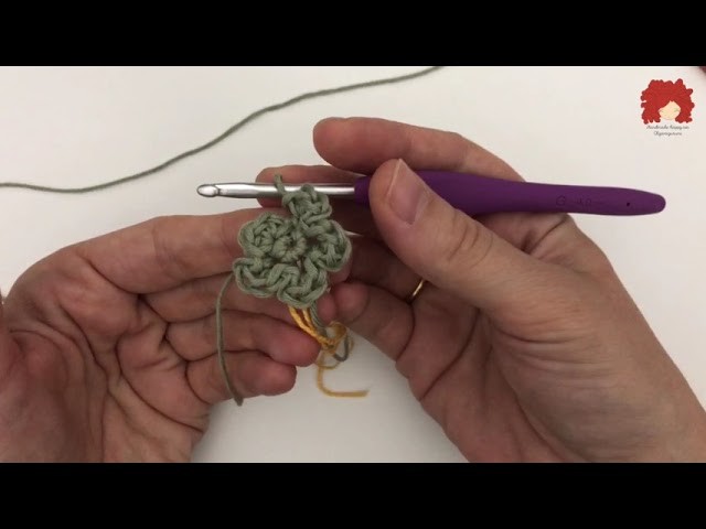 Tejemos una flor a crochet con Olgamigurumi