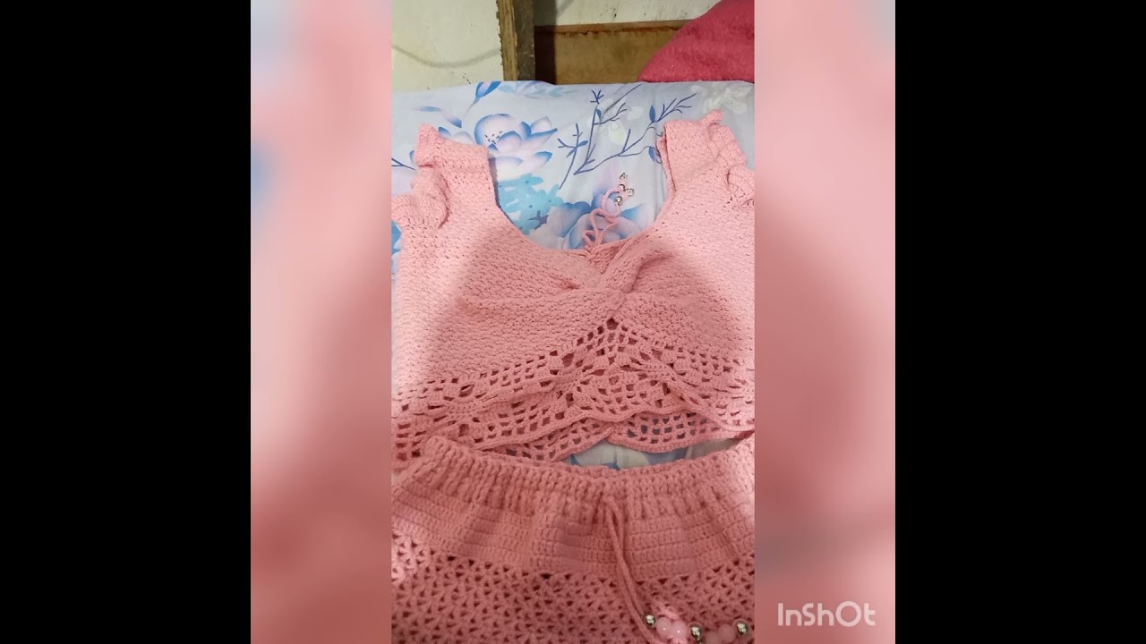 Conjunto de falda y shor tejidos a crochet