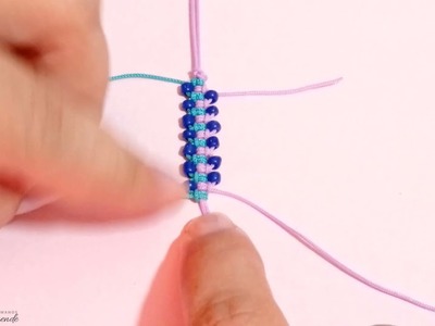 Como hacer pulsera de nudo alondra Bi color con mostacillas