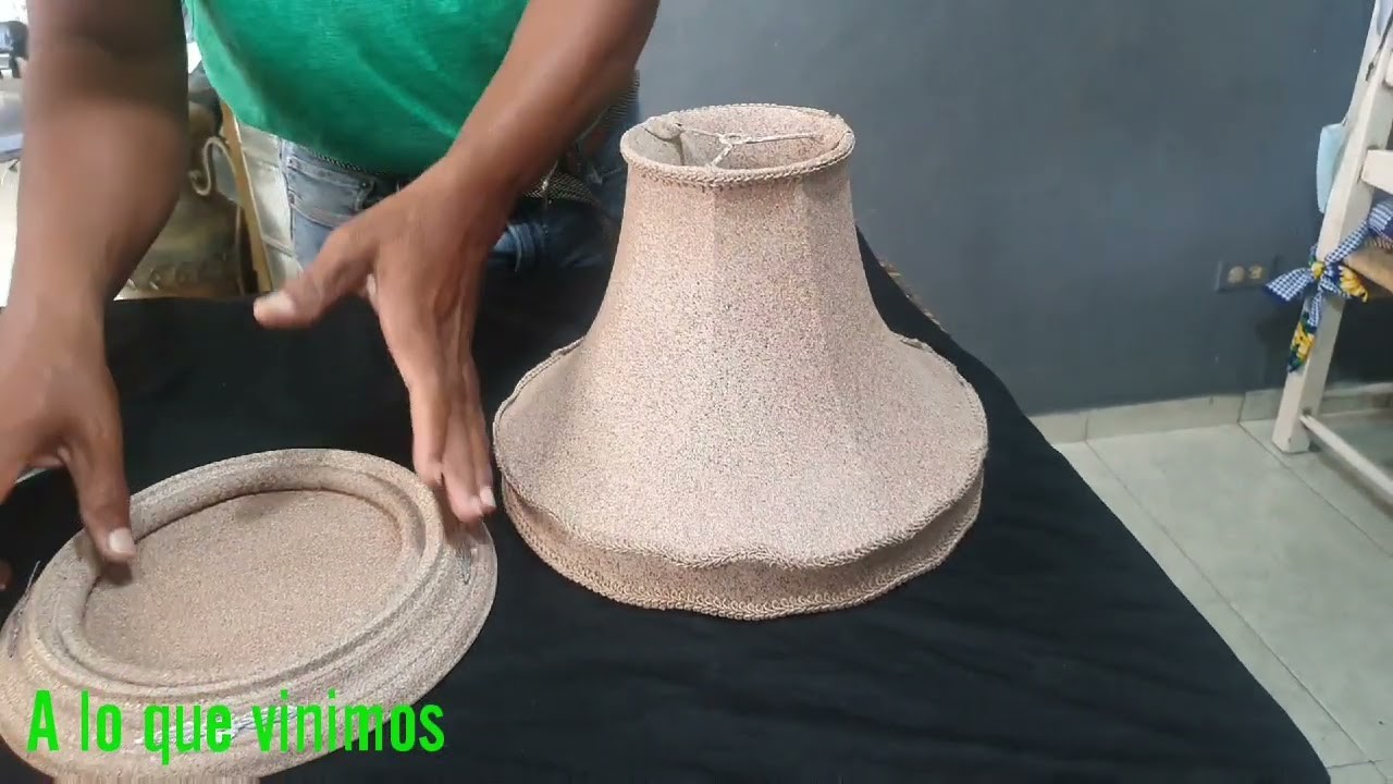 Sorprendente lámpara de mesa estilo corcho con materiales totalmente reciclados