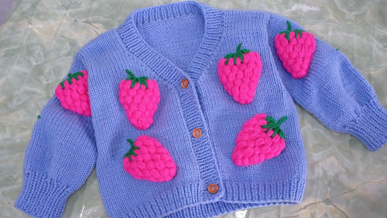 Cardigan con fresas 3D  - tendencia en tejido a dos agujas y crochet