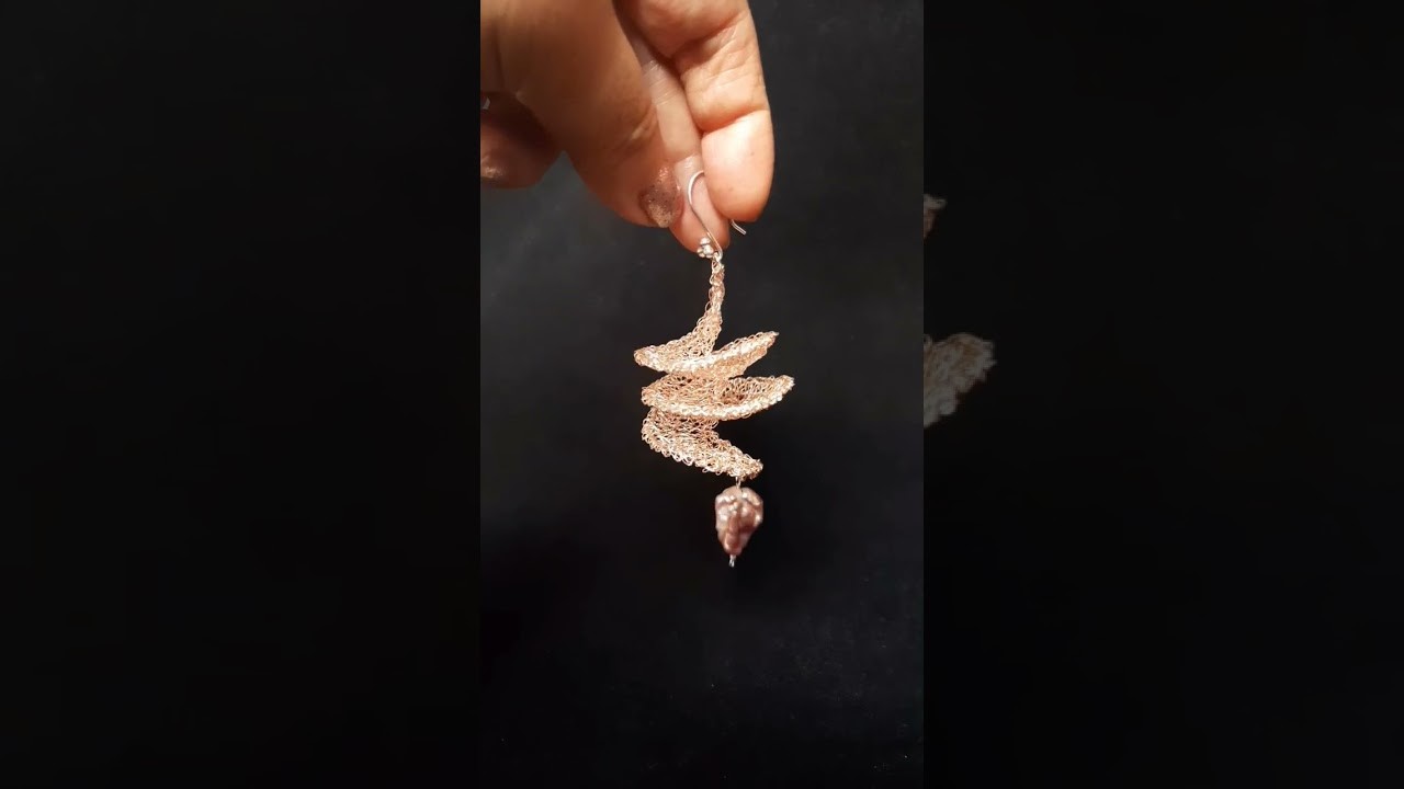 Tutorial de arete en solitario tejido a crochet con alambre de cobre