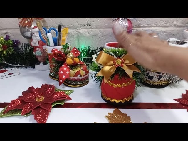 573:. Mini Botitas Navideñas para escritorio.