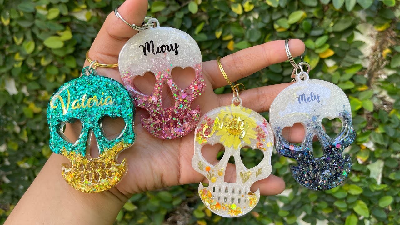 LLAVEROS DE RESINA ( calaveritas)