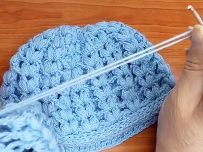 Gorro con visera a crochet.@tejedorabohemia4005 .