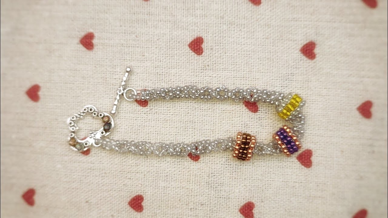 Colaboración con Cobeads, pulsera de rocalla y abalorios.