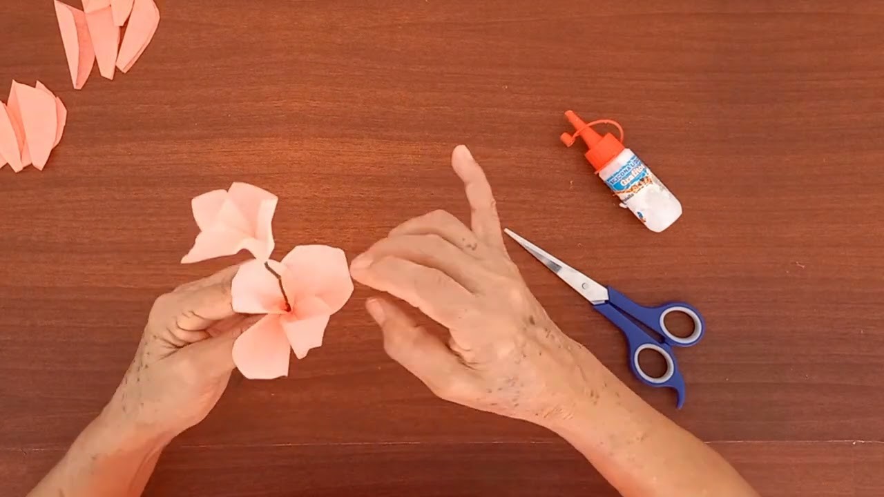 Manualidades caseras - Cómo hacer flores de cerezo en papel crepe