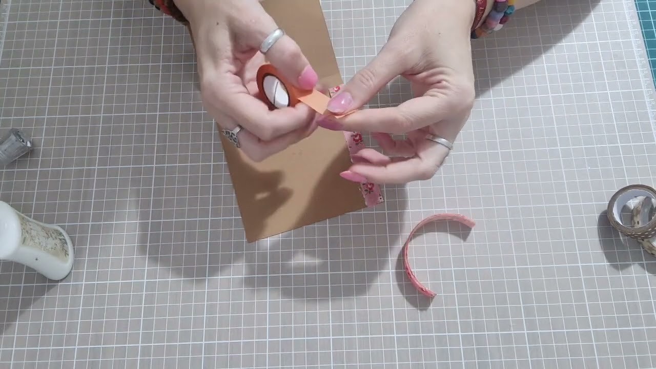 Tutorial, hacemos un bolsillo con washi tipe y cintas. reciclando