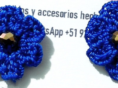 Aretes mini en flor tejido a crochet.
