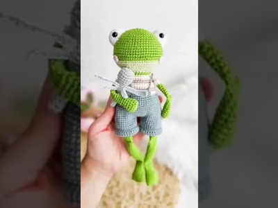Les presento a Freddy Frog!! Está hermosa ranita es solo uno de los diseños que puedes crear!