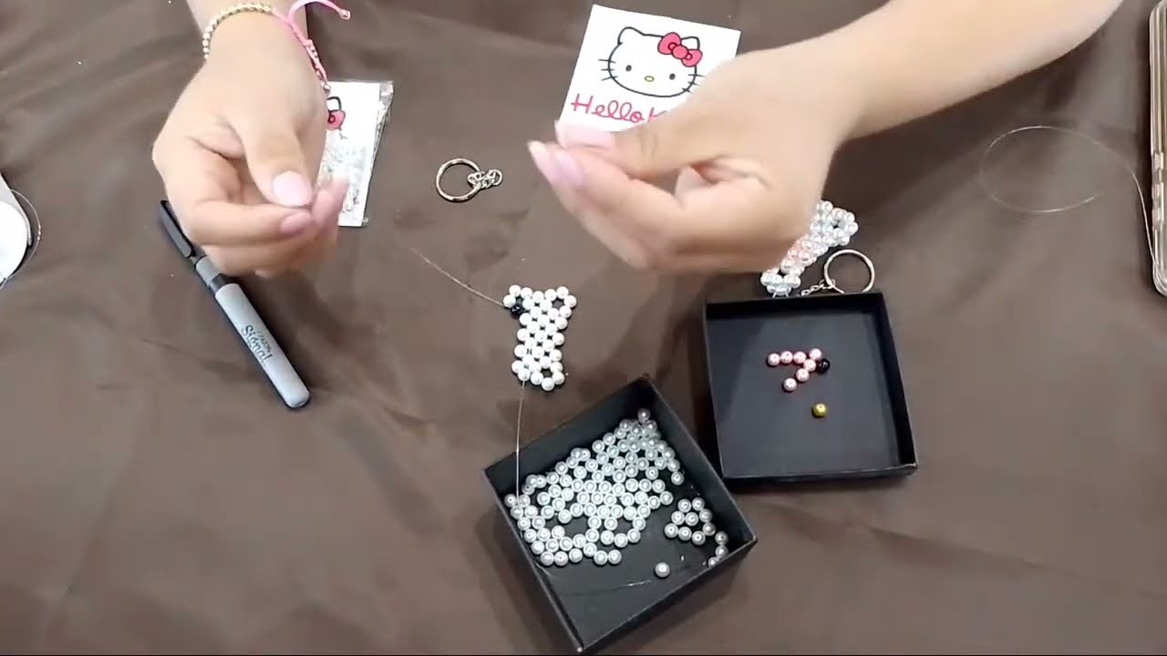 Tutorial de Bisuteria como elaborar un Kitty tejido con perlas de cristal (Parte 1)