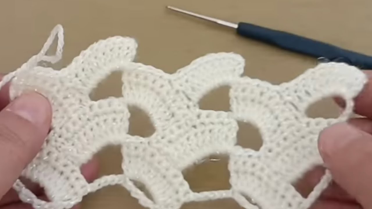 Hermosa puntada de abanicos inclinados en crochet especial para mantas para bebé