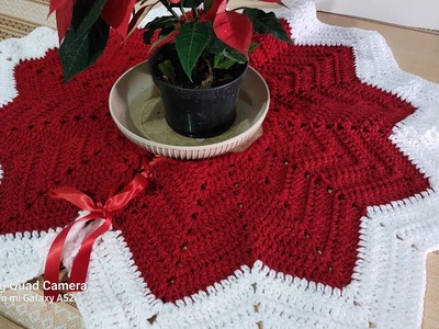 Pie de árbol o centro de mesa navideño tejido a crochet
