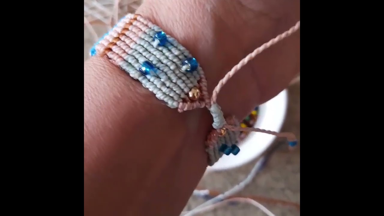 Pulsera de macrame con piedra central :Murano