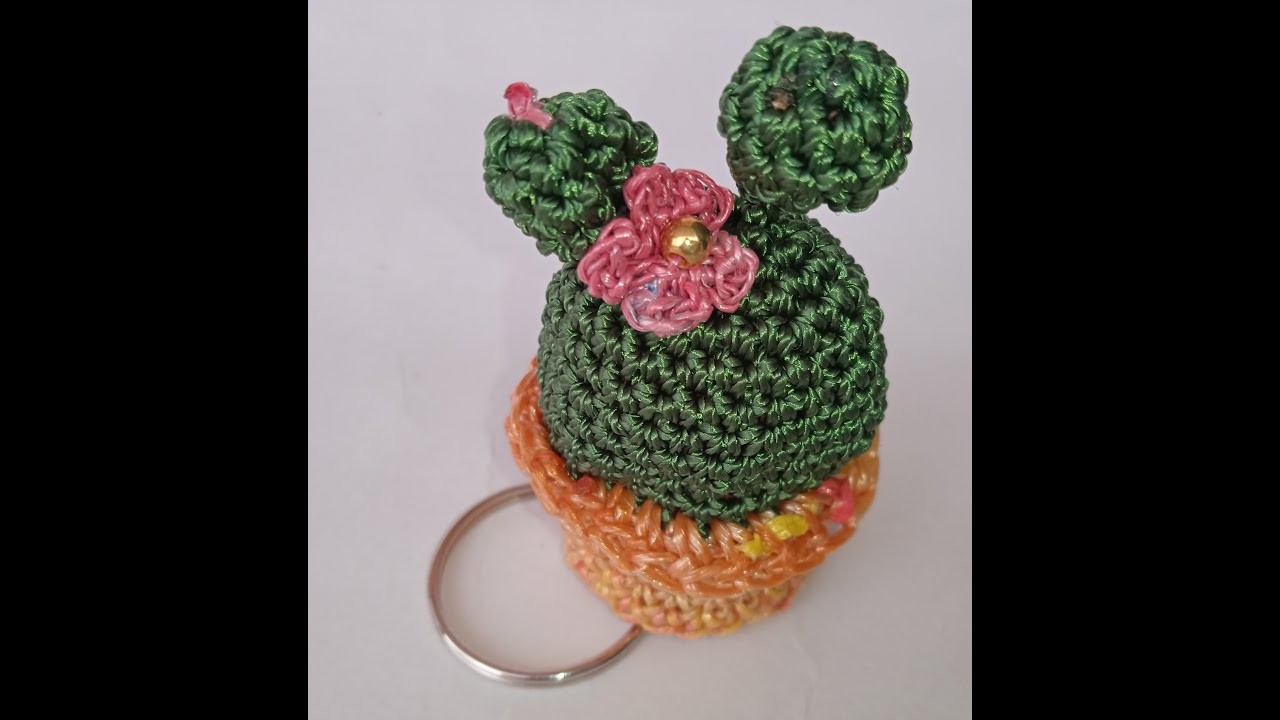 LLAVERO CACTUS TEJIDO A CROCHET CON HILO PLÁSTICO.