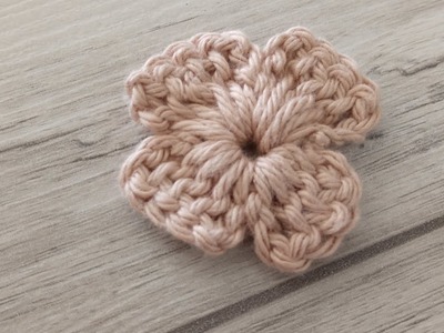 Flor simple tejida a crochet