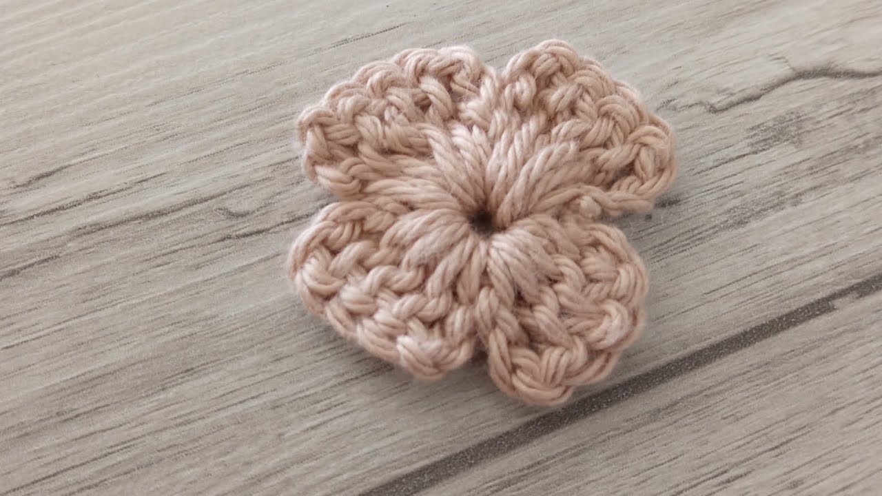 Flor simple tejida a crochet
