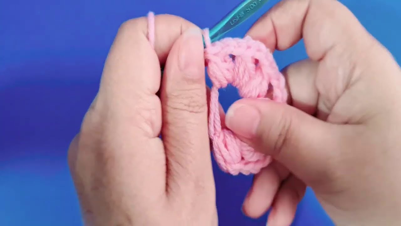 Aprende a tejer lindo punto a crochet lo puedes usar en mantas, diademas, blusas.  Tutorial completo