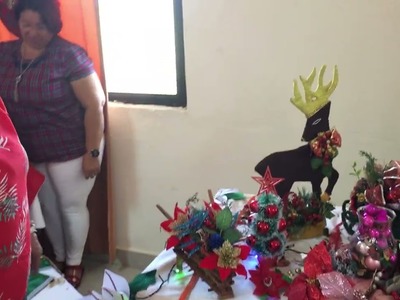 Exposición de manualidades y creaciones navideñas curso de INFOTEP