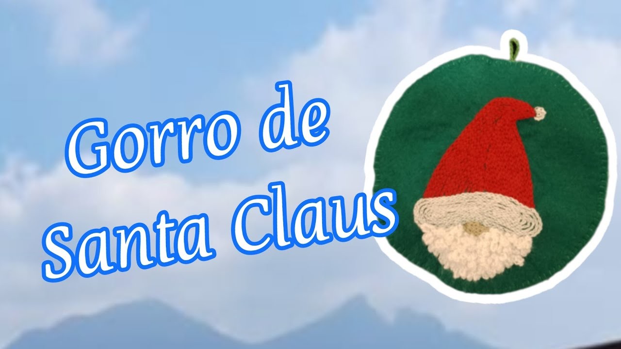 Gorro de Santa Claus bordado con punto cadeneta. Combinación de costura a mano y crochet.