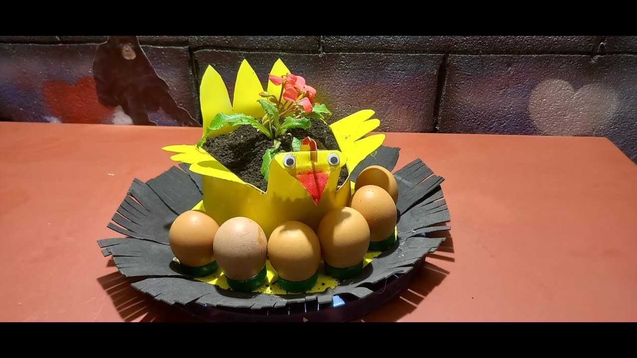 Hacer  maceta GALLINA con galon de clorox  tapas plasticas  - y 6 huevos manualidades de reciclaje