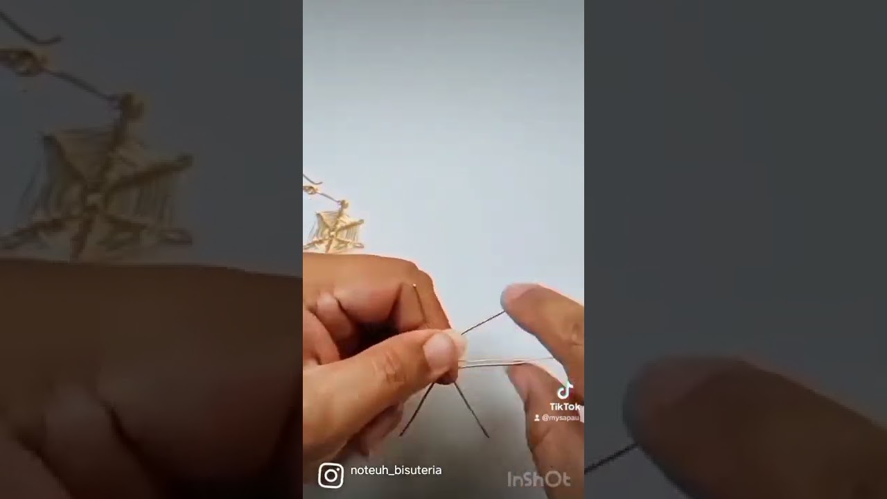 Cómo hacer telarañas con alambre. 