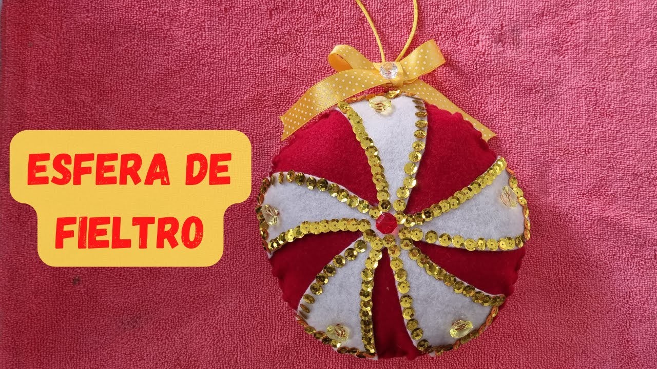 Esfera de navidad de fieltro.