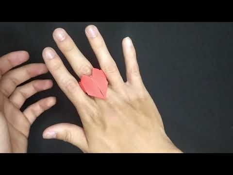 Como hacer un anillo de corazón Con papel. How to make a heart ring with paper