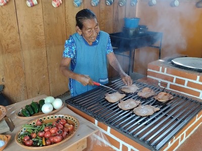 Chuletas De Puerco Asadas Al Carbon, El Mejor Almuerzo Ranchero | DOÑA LUPITA