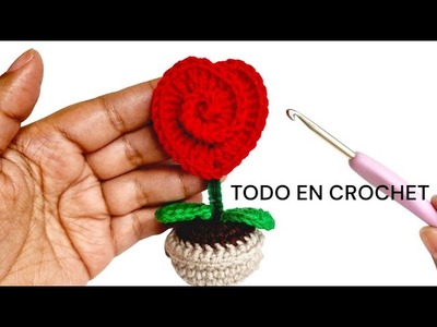 ????maceta a crochet con flor tejida a crochet de corazón todo en crochet